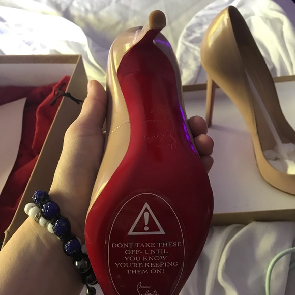 CHRISTIAN LOUBOUTINS  BN, original box, shoe bags, patent leather beige size 38 - Picture 5 of 10